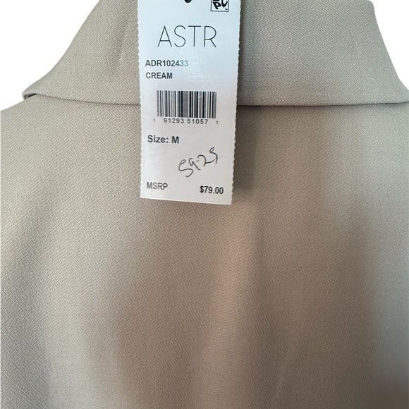 NWT Astr Tan Collar Long Sleeve Shift Dress Size M - Picture 7 of 9